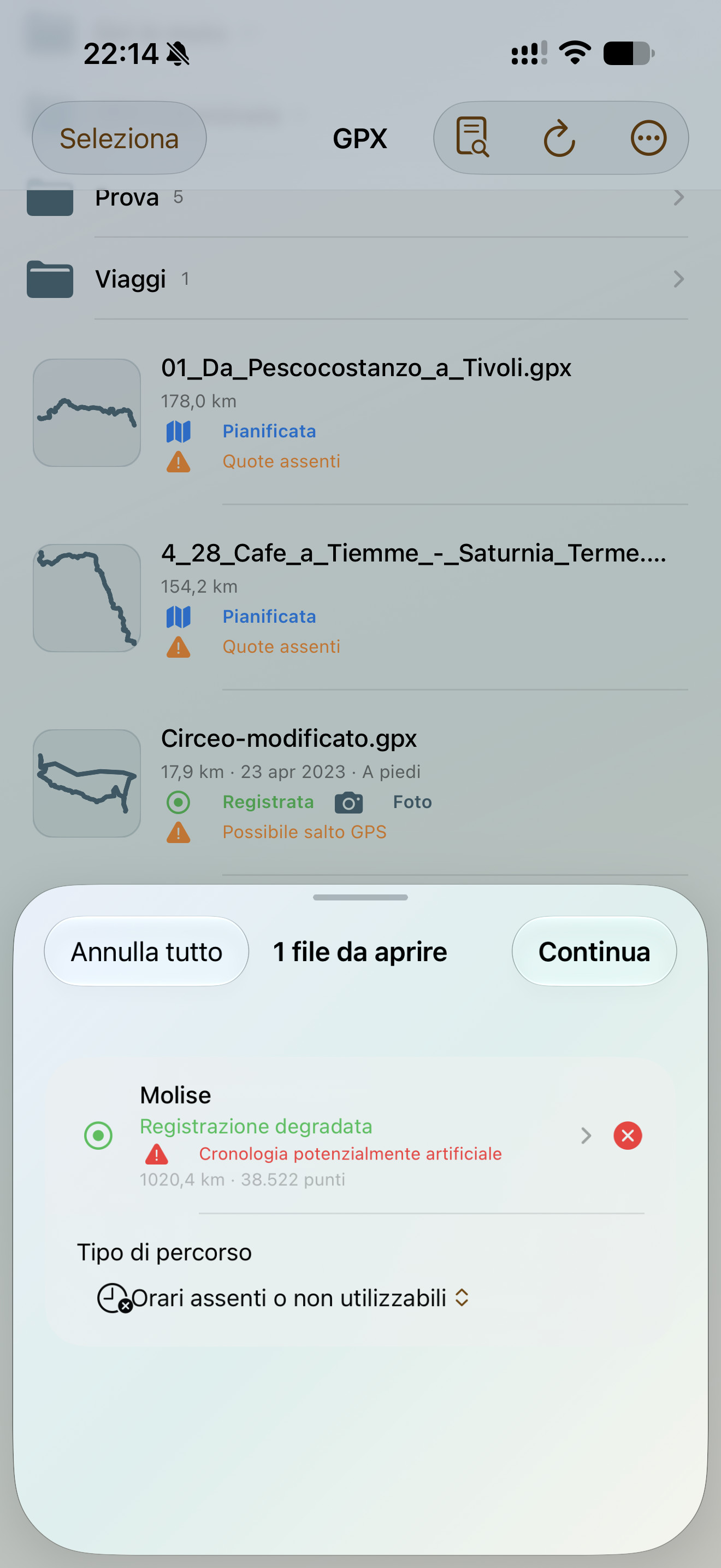 Selezione di una traccia da aprire con avvisi sulla qualità della registrazione